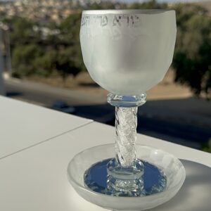 גביע קידוש ״בורא פרי הגפן״ חלבי שקוף