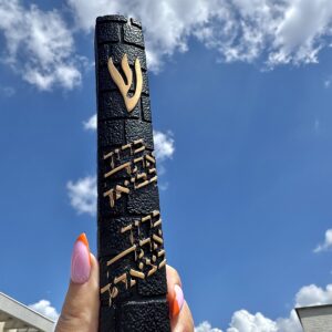 מזוזה דגם כותל שחור זהב 15 ס״מ