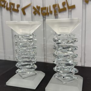 פמוטי קריסטל עומדים ריבוע חלבי