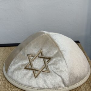 כיפה קטיפה מגן דוד מידה 4 שמנת