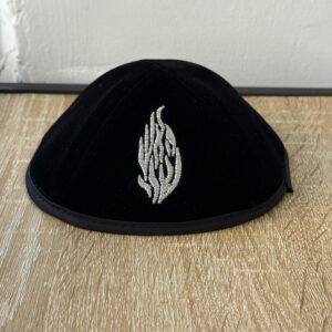 כיפה קטיפה ״האש שלי״ שחור