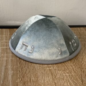 כיפה קטיפה ״נחמן מאומן״ צבע ירוק