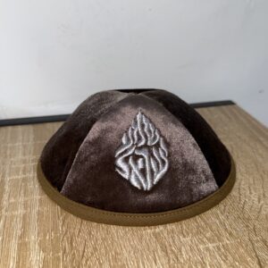 כיפה קטיפה ״האש שלי״ צבע חום