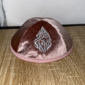 כיפה קטיפה ״האש שלי״ צבע ורוד